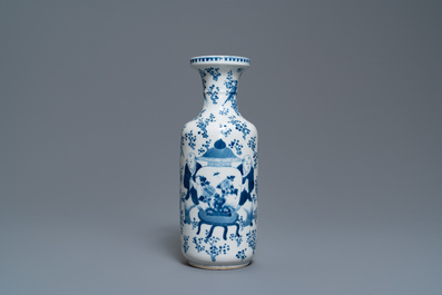 Een Chinese blauw-witte rouleau vaas, Kangxi merk, 19e eeuw