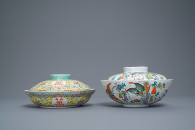 Twee Chinese famille rose dekselkommen, 19/20e eeuw