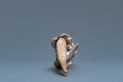 Une paire de figures de dragons en terre cuite polychrome, Han