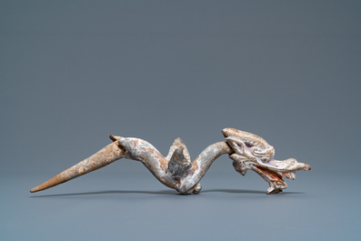 Une paire de figures de dragons en terre cuite polychrome, Han