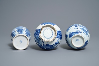Drie Chinese blauw-witte vazen, Kangxi