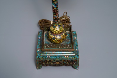 Une lanterne en &eacute;maux cloisonn&eacute;s, Chine, R&eacute;publique