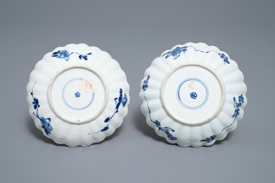 Huit assiettes en porcelaine de Chine en bleu et blanc, Wanli/Kangxi
