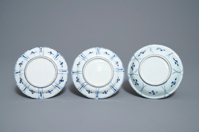 Five Chinese blue and white ko-sometsuke and kraak porcelain plates, Wanli/Tianqi