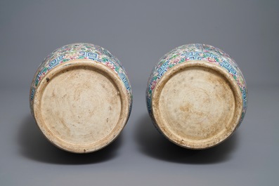 Une paire de grands vases en porcelaine de Chine famille rose, 19&egrave;me
