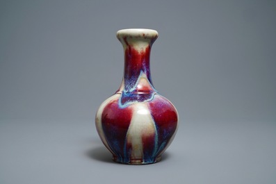 Un vase en porcelaine de Chine &agrave; &eacute;mail flamb&eacute;, Qianlong