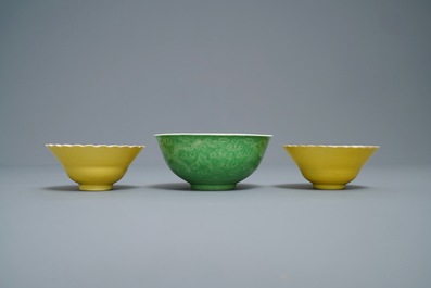 A pair of Chinese monochrome yellow bowls and a lime-green dragon bowl, Guangxu marks, 19/20th C.