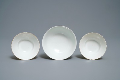 A pair of Chinese monochrome yellow bowls and a lime-green dragon bowl, Guangxu marks, 19/20th C.