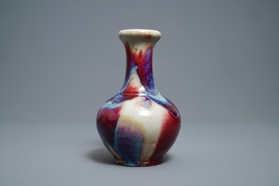Un vase en porcelaine de Chine &agrave; &eacute;mail flamb&eacute;, Qianlong