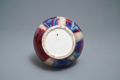 Un vase en porcelaine de Chine &agrave; &eacute;mail flamb&eacute;, Qianlong