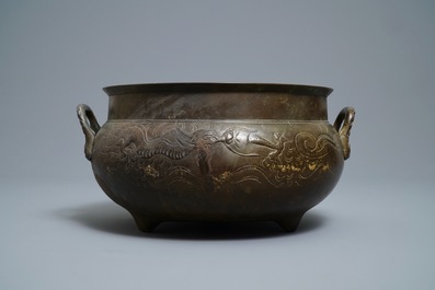 A large Chinese bronze tripod censer with engraved dragons, 19th C.