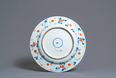 Three Chinese Imari-style chargers with floral design, Kangxi