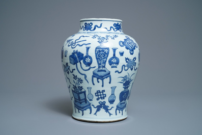 Een Chinese blauw-witte balustervaas met antiquiteiten, Kangxi