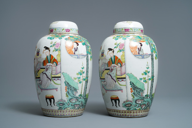 Une paire de vases couverts en porcelaine de Chine famille rose, 19/20&egrave;me