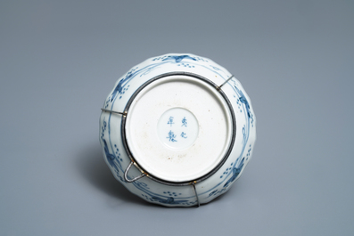 Une collection en porcelaine de Chine et Japon en bleu et blanc, Ming et apr&egrave;s