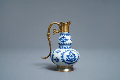 Une collection en porcelaine de Chine et Japon en bleu et blanc, Ming et apr&egrave;s