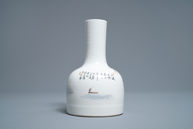 Een Chinese famille rose vaas met landschapsdecor, gesign. Zhang Zhitang (1893-1971), gedat. 1948