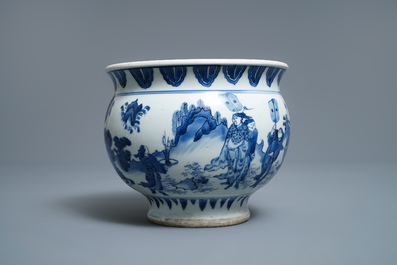 Un br&ucirc;le-parfum en porcelaine de Chine en bleu et blanc, &eacute;poque Transition
