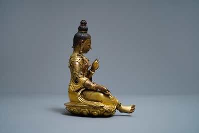 Une figure de Tara en bronze dor&eacute; incrust&eacute; de corail et turquoise, Sino-Tibet, 18&egrave;me