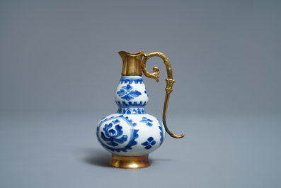 Une collection en porcelaine de Chine et Japon en bleu et blanc, Ming et apr&egrave;s