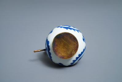 Une collection en porcelaine de Chine et Japon en bleu et blanc, Ming et apr&egrave;s