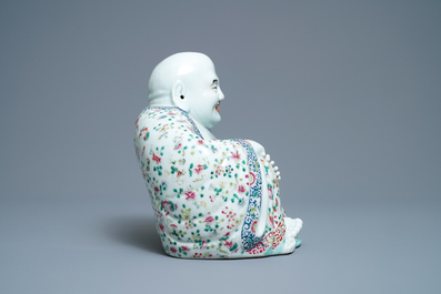 A Chinese famille rose figure of Buddha, impressed seal mark, 19/20th C.
