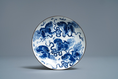 A Chinese blue and white Vietnamese market 'Bleu de Hue' covered bowl and saucer, 19th C.