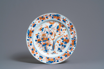 Three Chinese Imari-style chargers with floral design, Kangxi