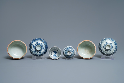 Drie Chinese blauw-witte dekselkommen, Wanli