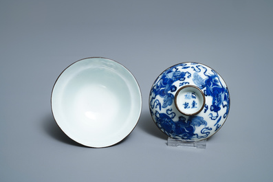 A Chinese blue and white Vietnamese market 'Bleu de Hue' covered bowl and saucer, 19th C.