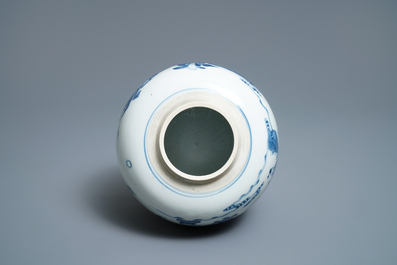 Un pot &agrave; gingembre en porcelaine de Chine en bleu et blanc &agrave; d&eacute;cor figuratif, Kangxi