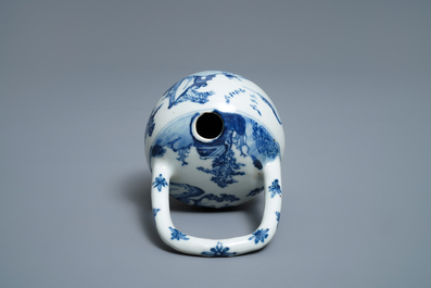 A Chinese blue and white lime pot for the Vietnamese market, Kangxi