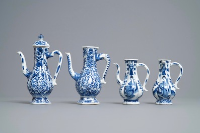 Vier Chinese blauw-witte kannen, Kangxi
