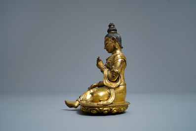 Une figure de Tara en bronze dor&eacute; incrust&eacute; de corail et turquoise, Sino-Tibet, 18&egrave;me