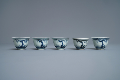Une collection en porcelaine de Chine et Japon en bleu et blanc, Ming et apr&egrave;s