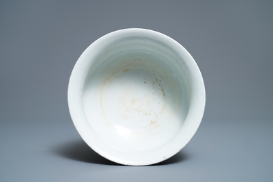 Een Chinese blauw-witte wierookbrander met kostbaarheden, Kangxi