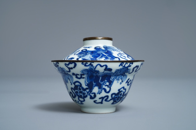 A Chinese blue and white Vietnamese market 'Bleu de Hue' covered bowl and saucer, 19th C.