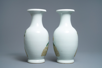 Een paar Chinese famille rose vazen, Qianlong merk, Republiek