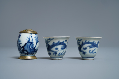 Une collection en porcelaine de Chine et Japon en bleu et blanc, Ming et apr&egrave;s