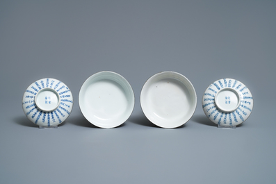Een paar Chinese blauw-witte 'Bleu de Hue' dekselkommen voor de Vietnamese markt, 19e eeuw