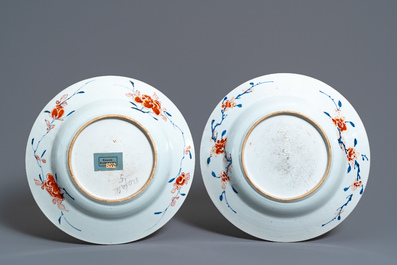 Une paire de plats en porcelaine de Chine famille verte, Kangxi