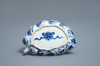 A Chinese blue and white leaf-shaped tray, Kangxi