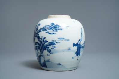 Un pot &agrave; gingembre en porcelaine de Chine en bleu et blanc &agrave; d&eacute;cor figuratif, Kangxi