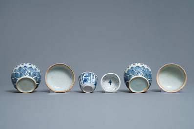 Drie Chinese blauw-witte dekselkommen, Wanli