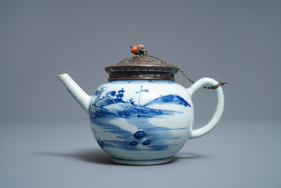 Une collection en porcelaine de Chine et Japon en bleu et blanc, Ming et apr&egrave;s