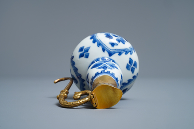 Une collection en porcelaine de Chine et Japon en bleu et blanc, Ming et apr&egrave;s