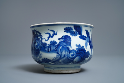 Un br&ucirc;le-parfum en porcelaine de Chine en bleu et blanc, &eacute;poque Transition