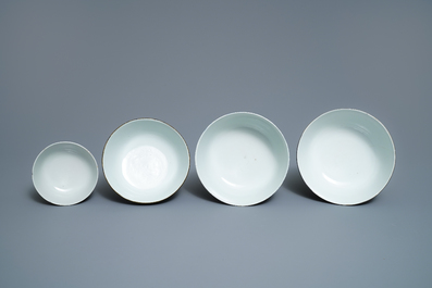 Een gevarieerde collectie Chinees 'Bleu de Hue' porselein voor de Vietnamese markt, 19e eeuw