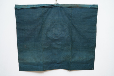 A Chinese gold-thread embroidered silk dragon wall tapestry, 19th C.