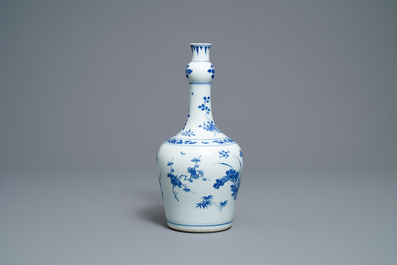A Chinese blue and white garlic-neck bottle vase, Transitional period